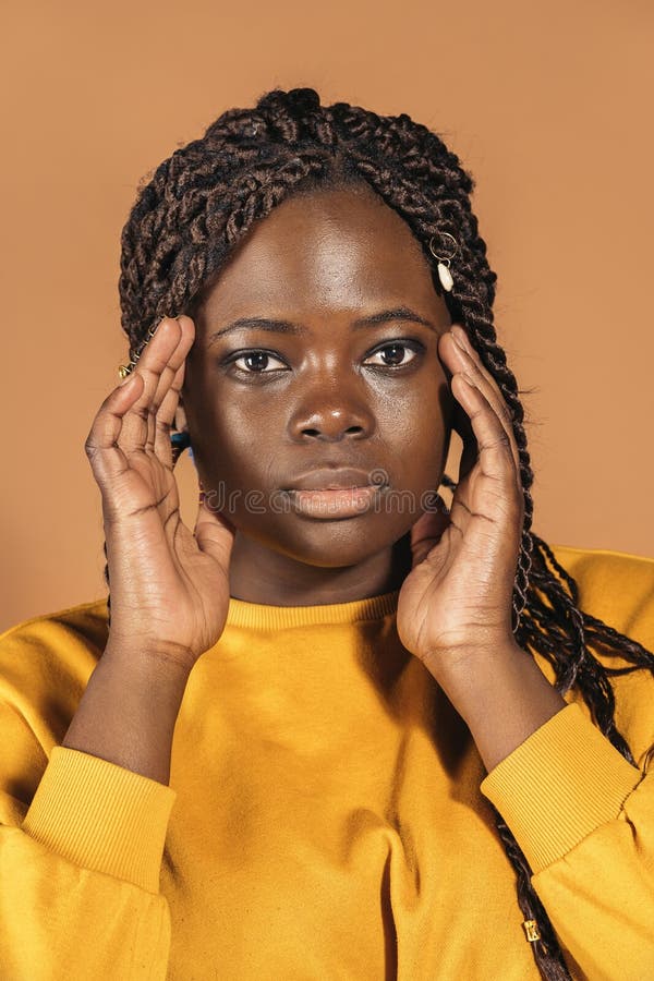 retratos expresivos en estudio fotográfico ile ilgili görsel